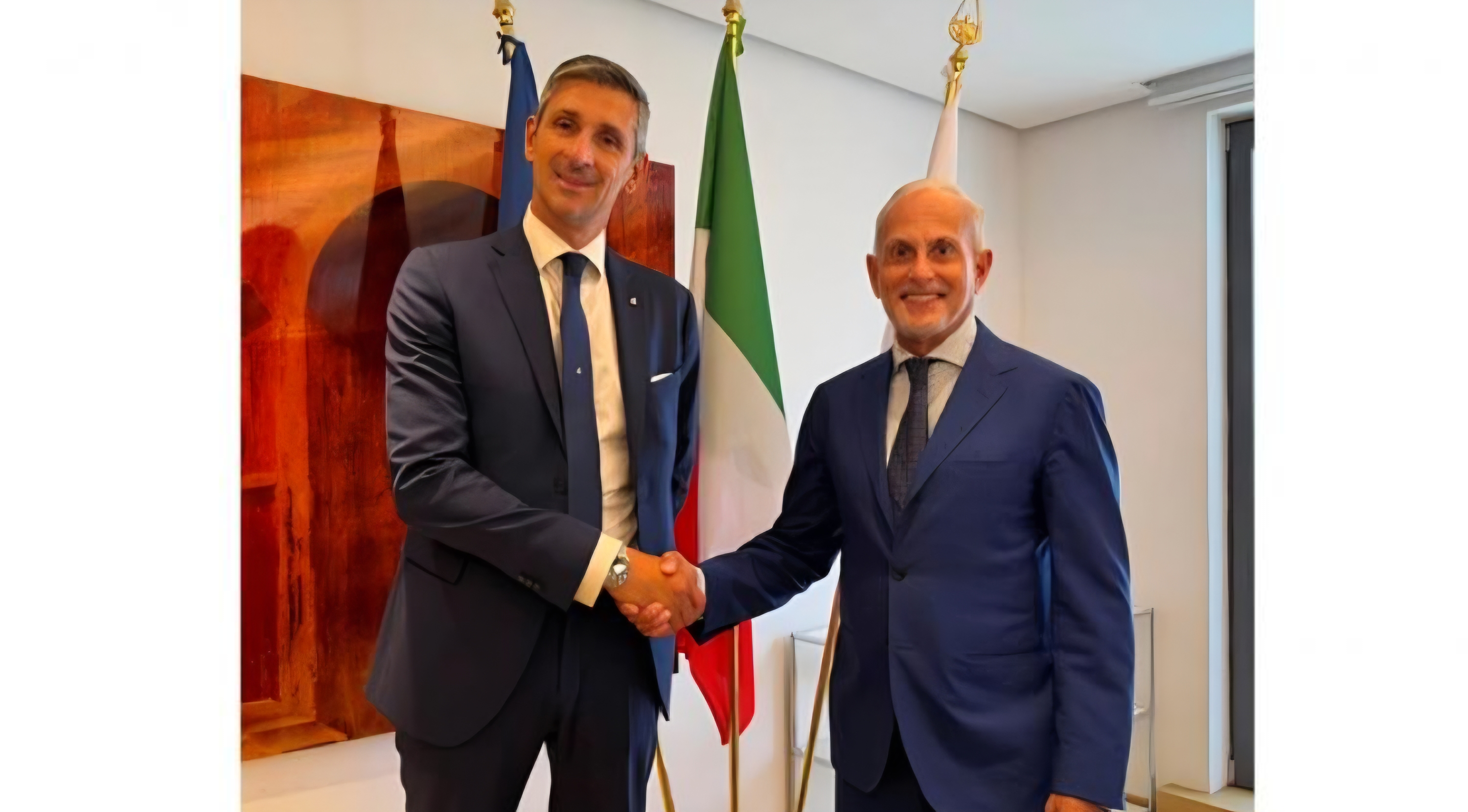A sinistra il presidente di Confapi Cristian Camisa, a destra l’amministratore delegato di Sace Michele Pignotti