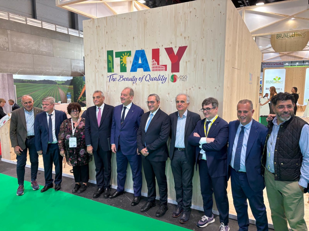 Il sottosegretario dell'Agricoltura, Patrizio Giacomo La Pietra nella giornata inaugurale di Fruit Attraction (Madrid, 30 settembre 2025)