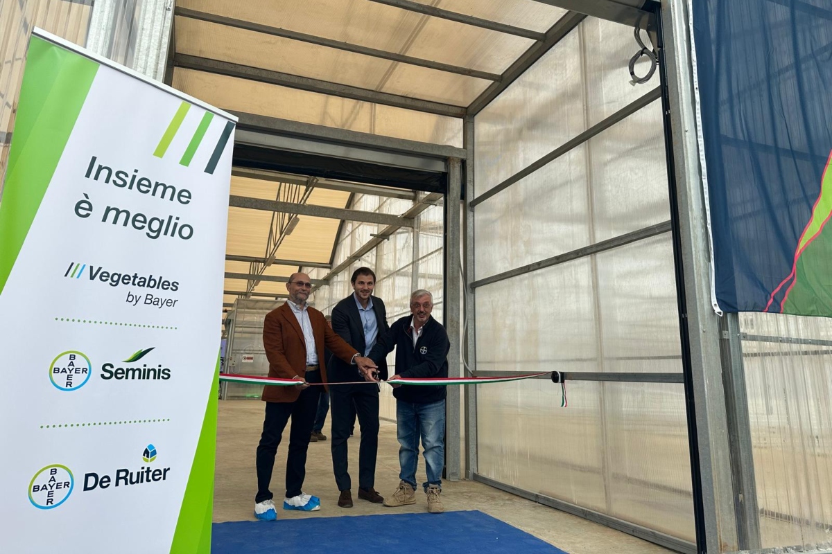 Inaugurazione serre a tecnologia avanzata per la ricerca orticola presso il Centro di Ricerche Bayer di Borgo Sabotino (LT) - 15 ottobre 2025. Al centro Patrick Gerlich, amministratore delegato di Bayer Crop Science Italia