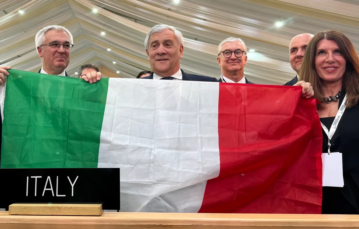 Da sinistra, il Rappresentante Permanente d'Italia presso l'Unesco Liborio Stellino; il vicepresidente del Consiglio dei ministri della Repubblica Italiana Antonio Tajani e il direttore generale Affari europei e internazionali del ministero della cultura Mariassunta Peci.