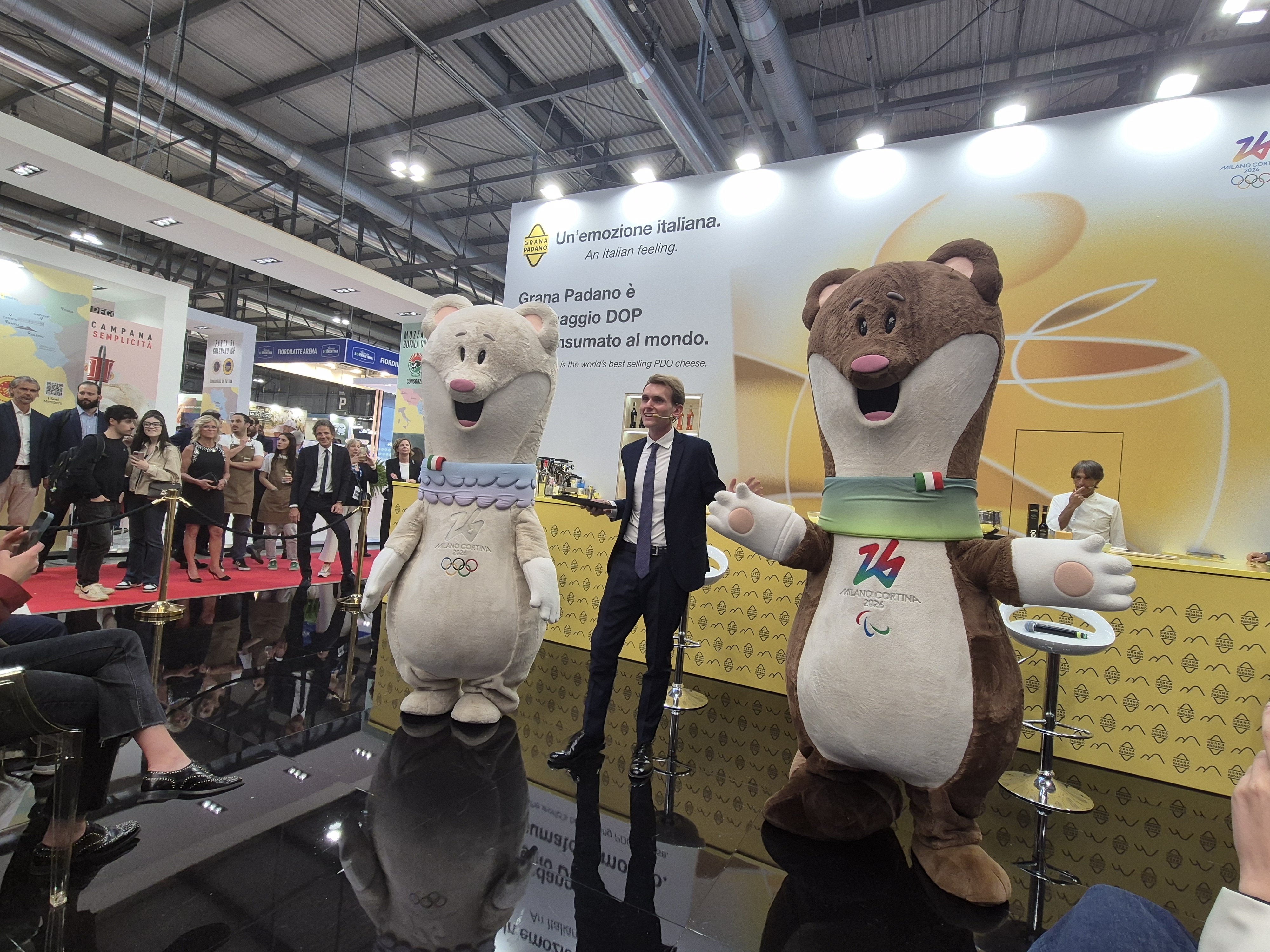 Tuttofood 2025. Le mascotte di Milano-Cortina 2026 protagoniste allo stand del Grana Padano