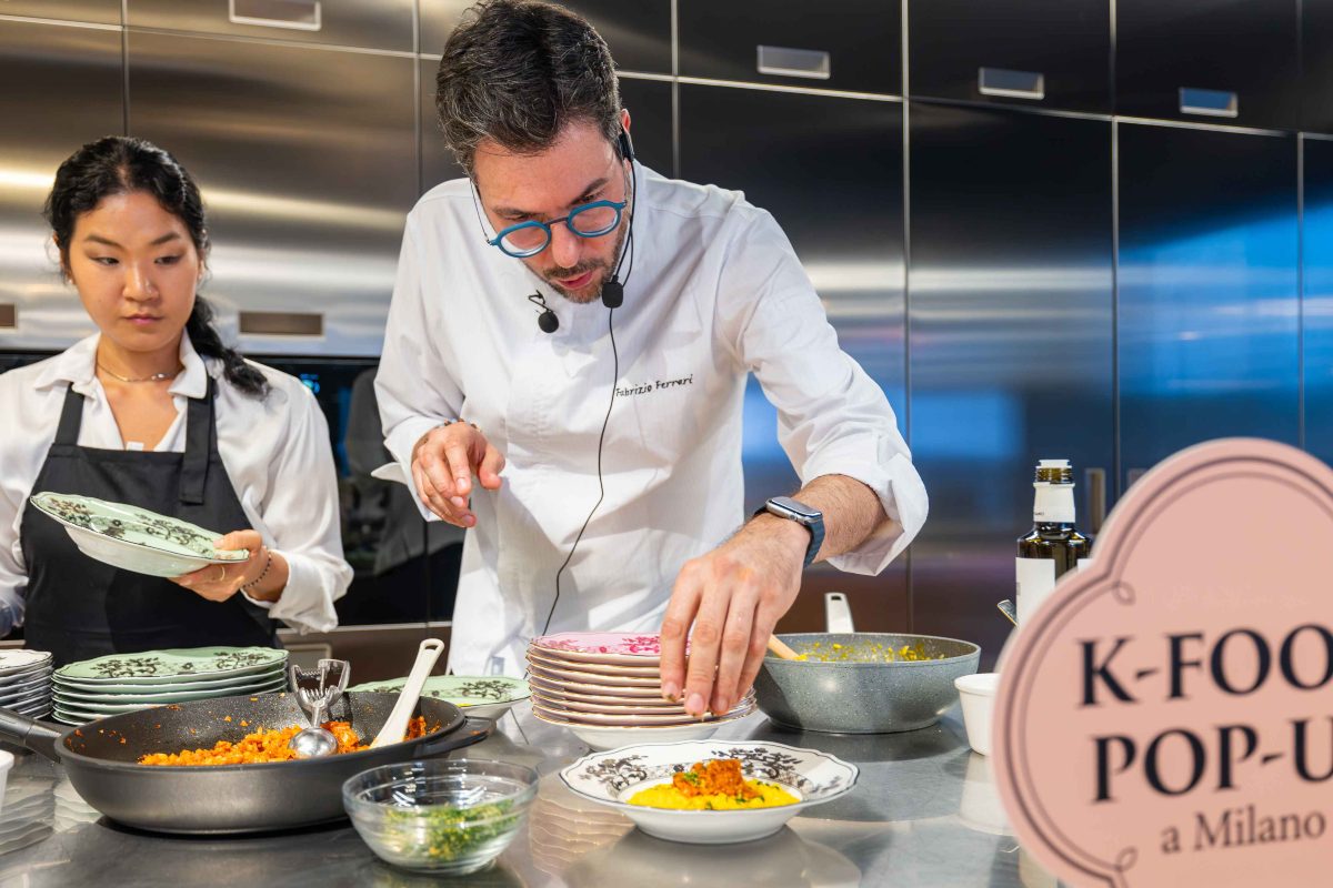 Lo chef Fabrizio Ferrari al Signature Kitchen Suite Showroom Milano