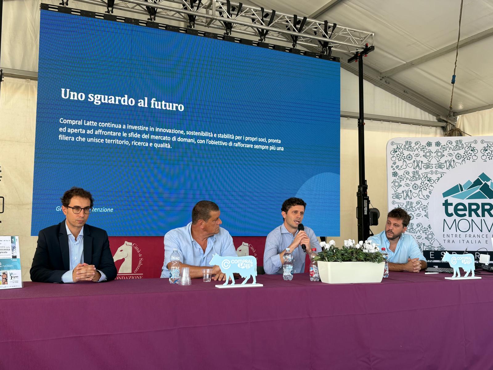 Da sx, Marcello Pellegrino, direttore Compral Latte Raffaele Tortalla, presidente di Compral Latte Giacomo Astrua, nutrizionista Inalpi Nutrition Riccardo Moretti, PhD e ricercatore del Dipartimento di Scienze Veterinarie dell'Università di Torino