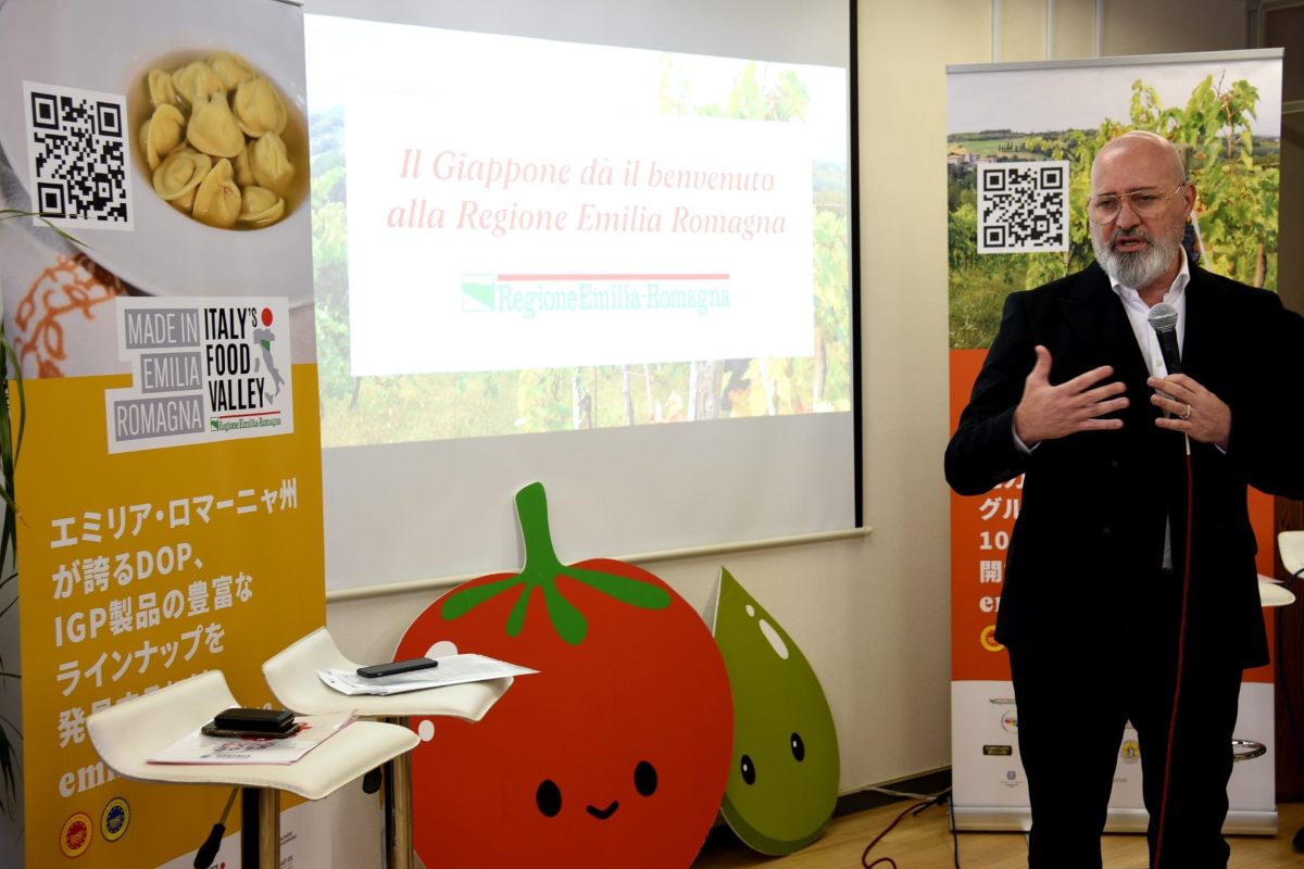 Il presidente della Regione Emilia Romagna Stefano Bonaccini alla Settimana della cucina italiana nel mondo (Tokyo, 13 novembre 2023)