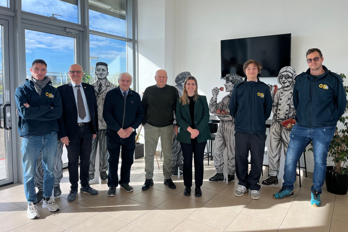 Consegna ad Autodromo Modena opere Piacere Modena dedicate a leggende dell'automobilismo (Modena, 26 novembre 2025)