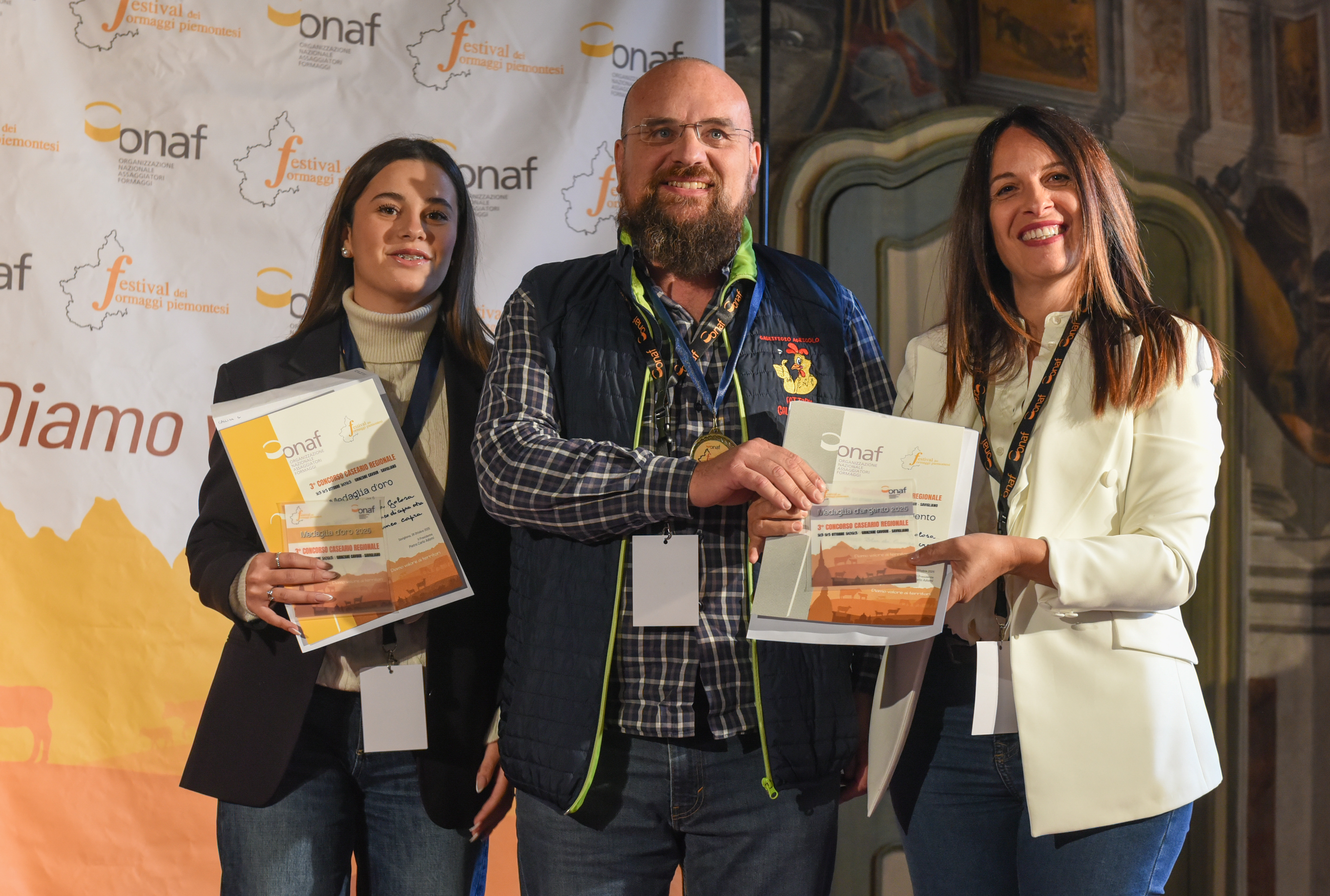 Un momento della cerimonia di premiazione al Festival dei formaggi piemontesi di Savigliano (CN)
