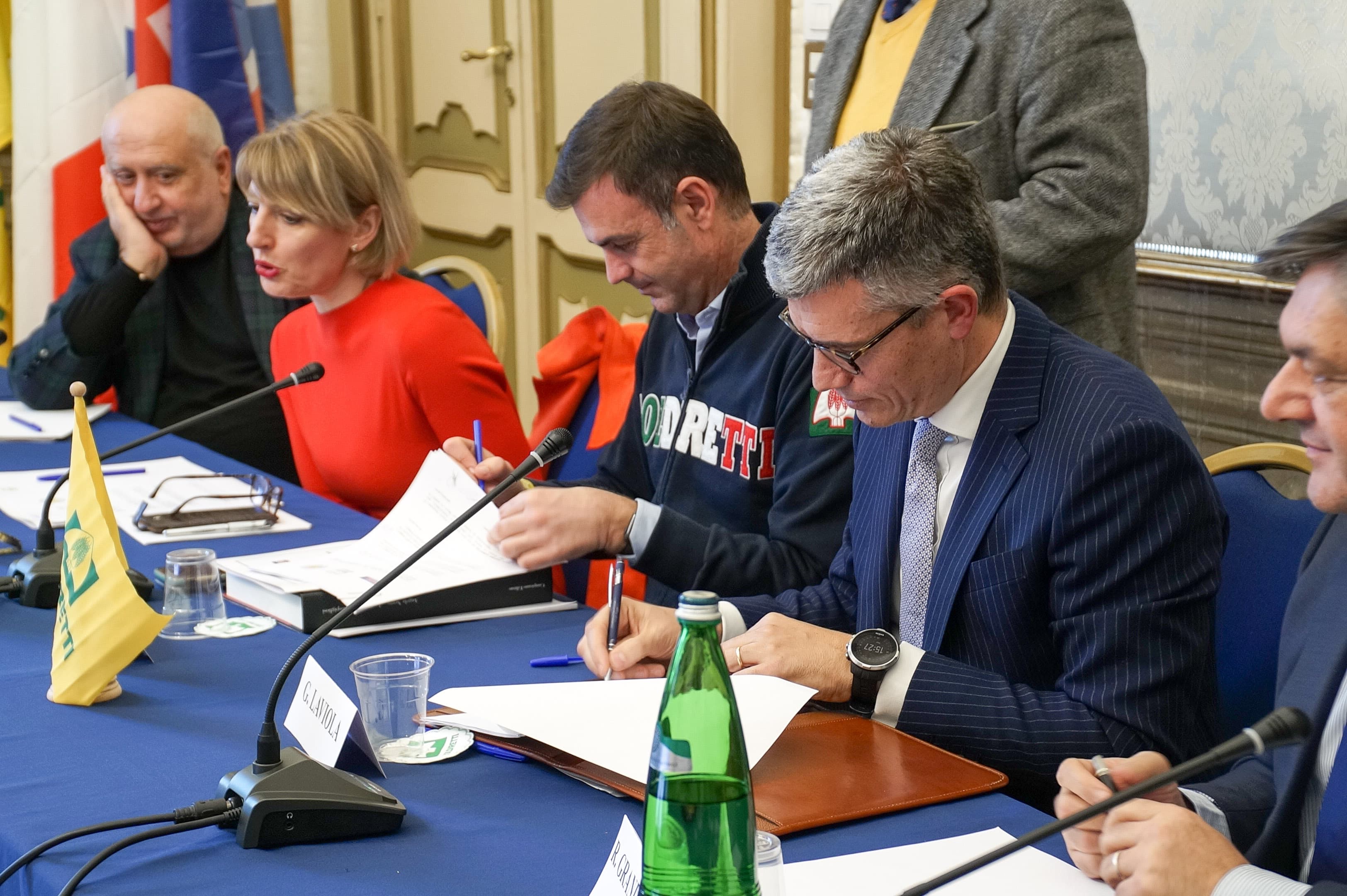 Firma dell'intesa post-Brexit Italia-Regno Unito per una filiera del pomodoro etica e sostenibile, avvenuta il 12 febbraio 2019 presso la sede nazionale Coldiretti a Roma