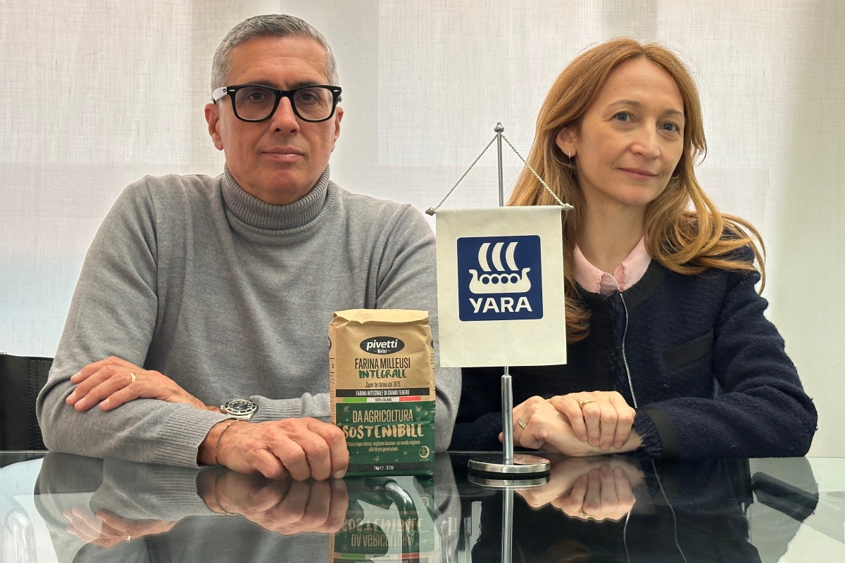 Da sinistra: Alessandro Zucchi, agronomo e responsabile dei progetti di filiera di Molini Pivetti; Giulia Castellucci, responsabile per le relazioni con le filiere di Yara Italia