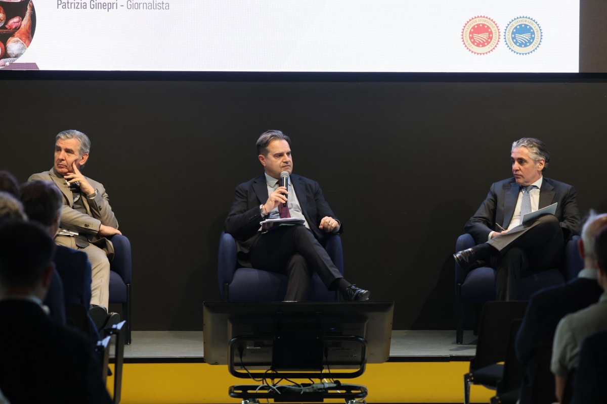 Assemblea Salumitalia. Da sinistra: Andrea Pontremoli, amministratore delegato di Dallara Automobili; Cristiano Ludovici, presidente di Salumitalia – Consorzi Indicazione Geografica; Lorenzo Beretta, presidente dell’Associazione Industriali delle Carni e dei Salumi (Assica)
