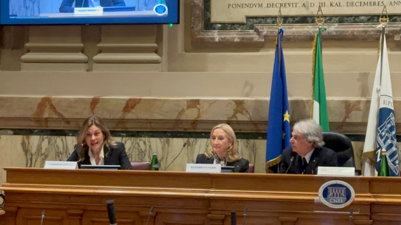 Assemblea Confindustria Alberghi (Roma, 10 dicembre 2025) - Al centro: il presidente Elisabetta Fabri. A destra: il presidente del Cnel, Renato Brunetta