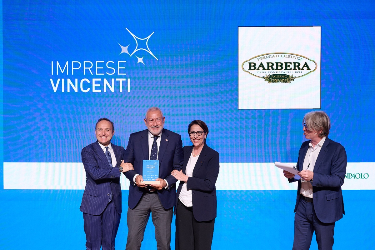 Manfredi Barbera, amministratore delegato dei Premiati Oleifici Barbera, riceve il Premio Imprese Vincenti di Intesa Sanpaolo
