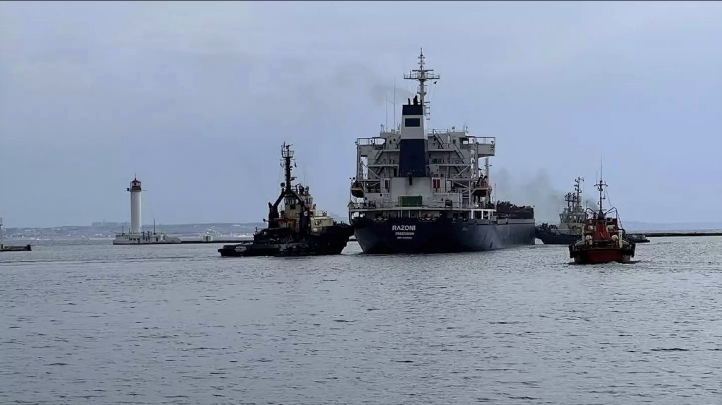 Nave Razoni salpa dal porto di Odessa col suo carico di grano ucraino, destinazione finale il Libano (1/8/2022)