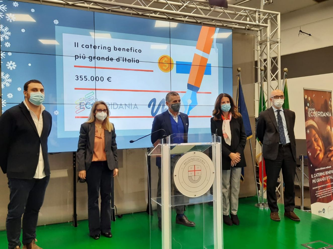 La presentazione dell'iniziativa benefica di EcoEridania con Nicola Farinetti (primo a sinistra), Andrea Giustini (al centro), Ilaria Cavo (quarta da sinistra)