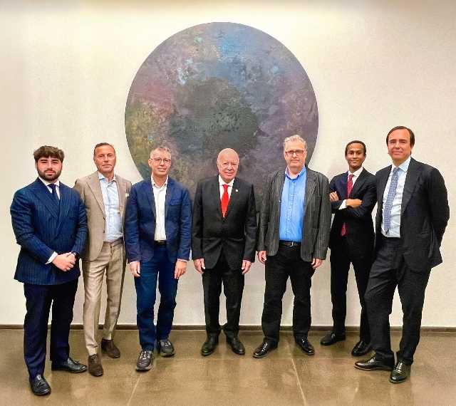 Da sinistra: Carlo Cocozza (Head of Finance RMC), Luigi Summa (Partner HCP), Stefano Ottolina (Chief Revenue Officer Ottolina), Remo Ottolina (Pres. Ottolina), Fabio Ottolina (CEO Ottolina), Omar Uger Agiami (Partner HCP), Emanuele Musini (CEO RMC)