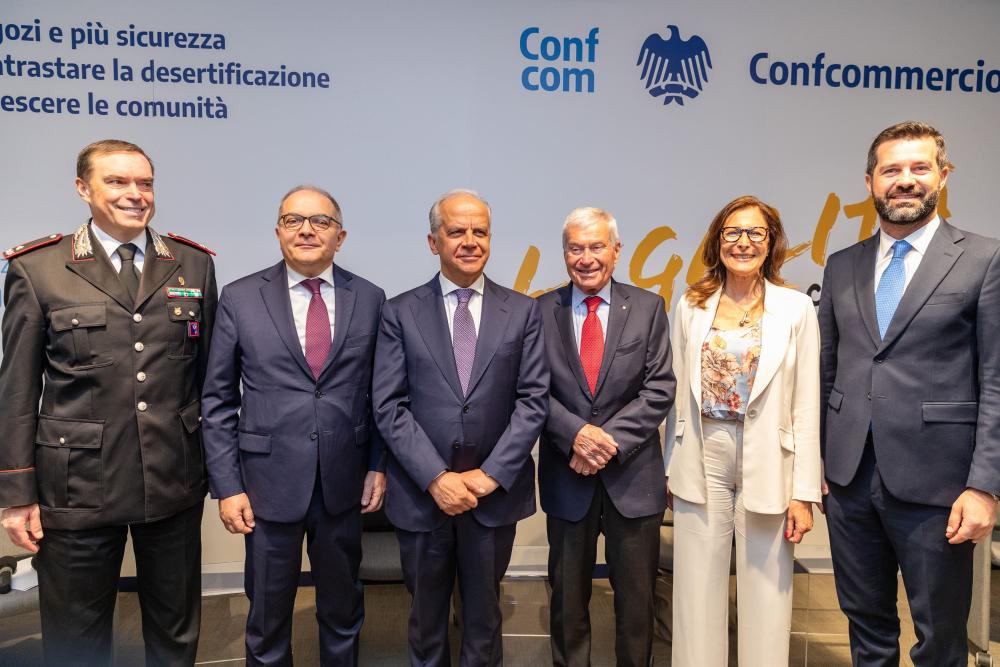 Da sinistra: il comandante provinciale dei Arma dei Carabinieri di Roma Marco Pecci; il Procuratore capo della Repubblica di Palermo, Maurizio De Lucia; el ministro dell’Interno, Matteo Piantedosi; il presidente di Confcommercio, Carlo Sangalli; la vicepresidente di Confcommercio con delega alla Legalità e Sicurezza, Patrizia Di Dio e il vicepresidente di Anci Stefano Locatelli