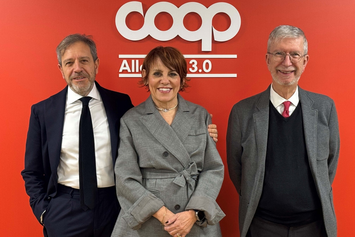 Da sinistra: Domenico Livio Trombone, Milva Carletti, Mario Cifiello, rispettivamente presidente, direttore generale e presidente uscente di Coop Alleanza 3.0