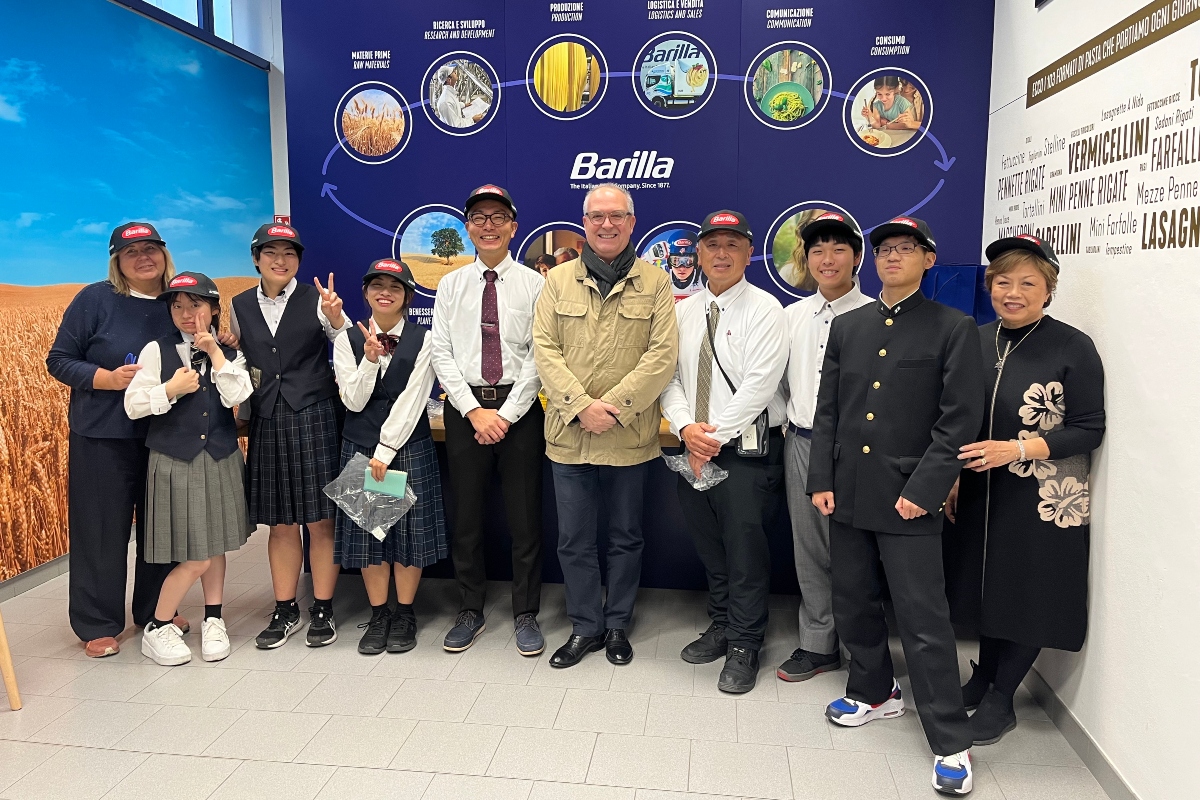 In occasione della Settimana della Cultura d’Impresa, il progetto “Porte Aperte” valorizza trasparenza, accessibilità e dialogo con il territorio, coinvolgendo consumatori, associazioni e scuole