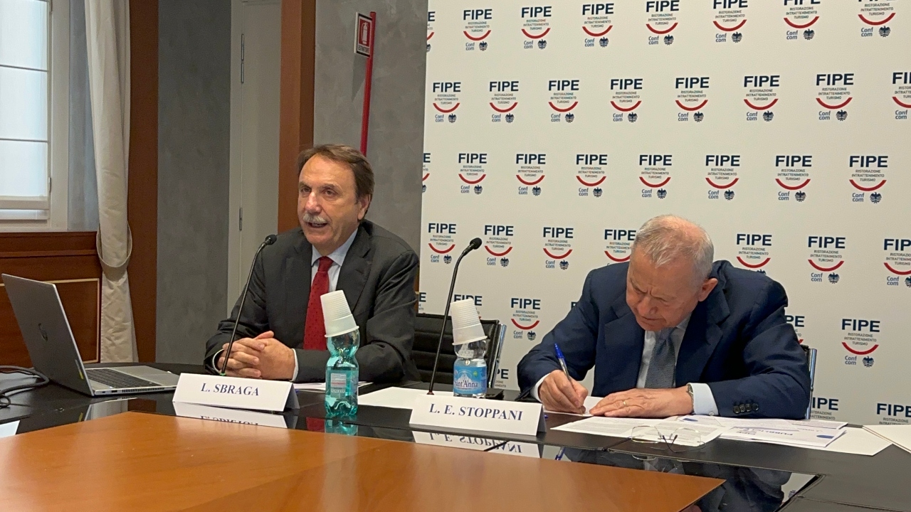 Presentazione indagine “Pubblici esercizi e movida. La demografia d’impresa nei centri storici” (Roma, 16 giugno 2026). Da sinistra: Luciano Sbraga, direttore Centro Studi Fipe-Confcommercio, e Lino Enrico Stoppani, presidente di Fipe-Confcommercio