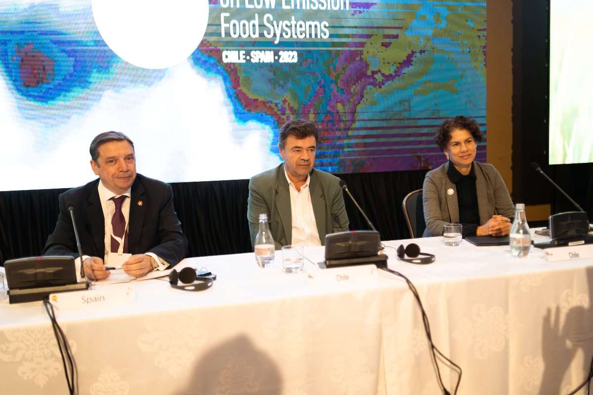 Il ministro dell'Agricoltura spagnolo Luis Planas interviene a un vertice in Cile sull'agricoltura sostenibile