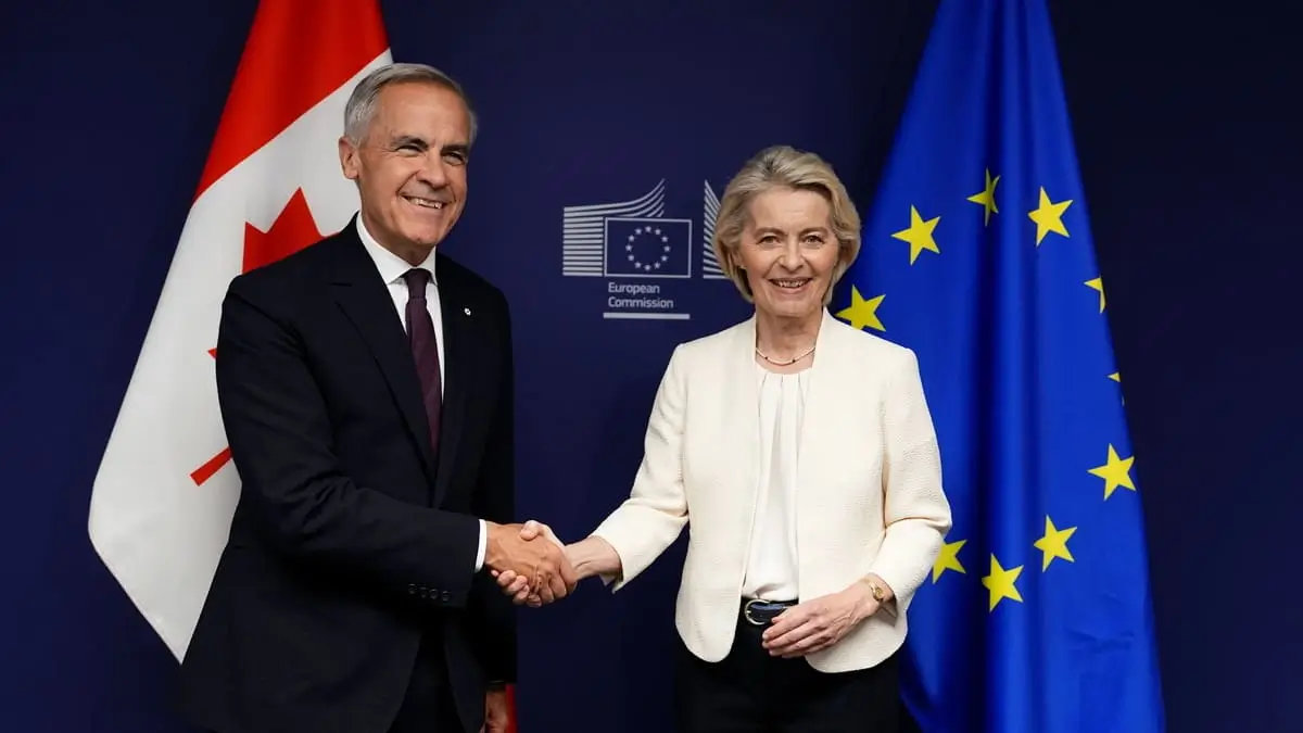 Canada-Ue, da sx primo ministro canadese Mark Carney e presidente Ue Ursula von der Leyen