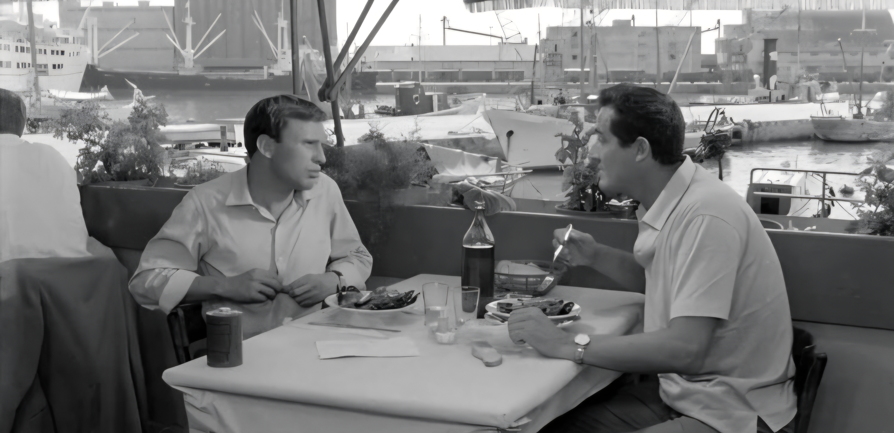 Una scena de Il sorpasso film del 1962 di Dino Risi con Jean Louis Trintignant e Vittorio Gassman