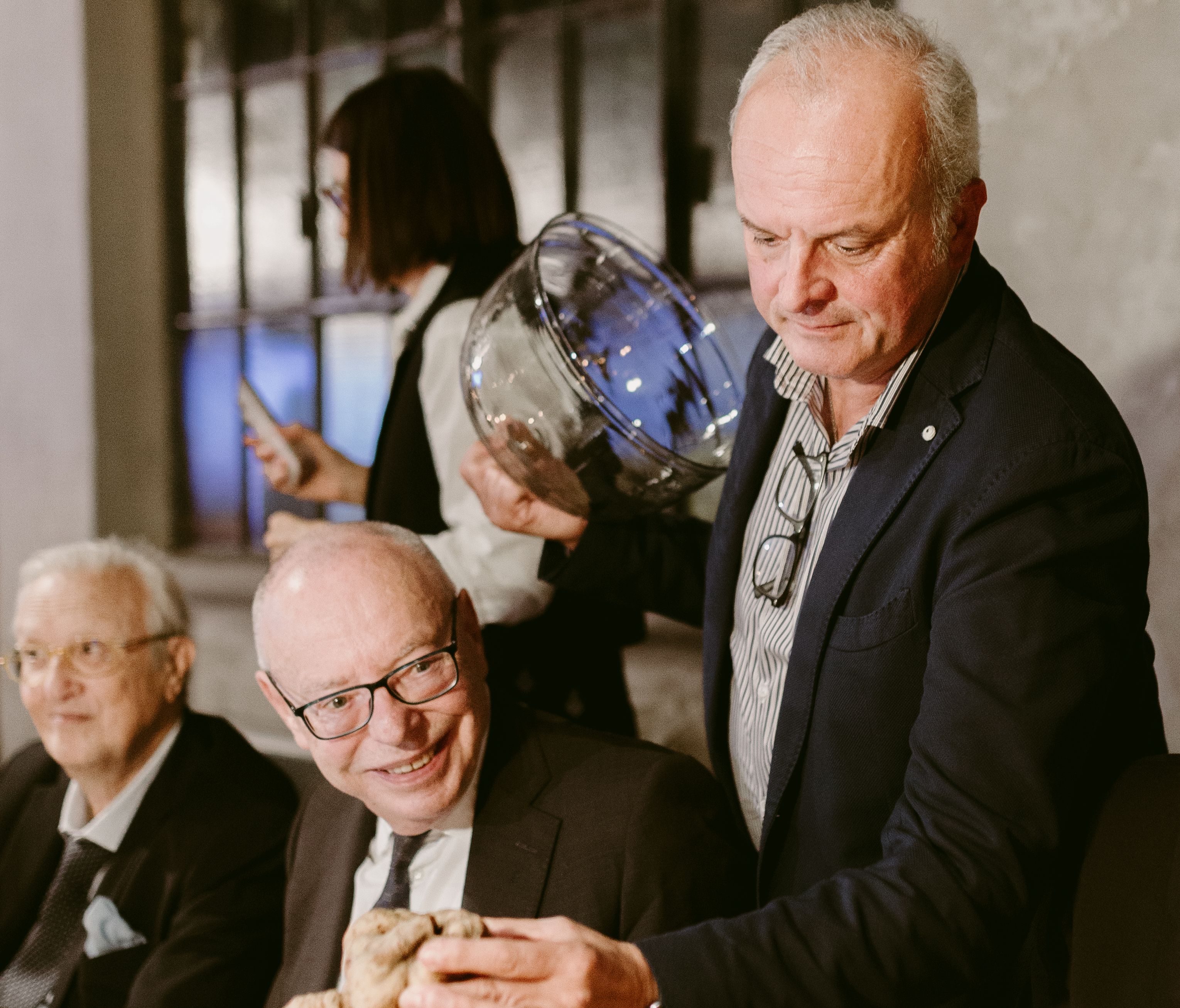 Paolo Arrobbio (a sx), Presidente Fondazione Cassa di Risparmio di Alessandria, e Francesco Novelli Presidente Ats Tartufo Bianco Pregiato Comuni Alto Monferrato