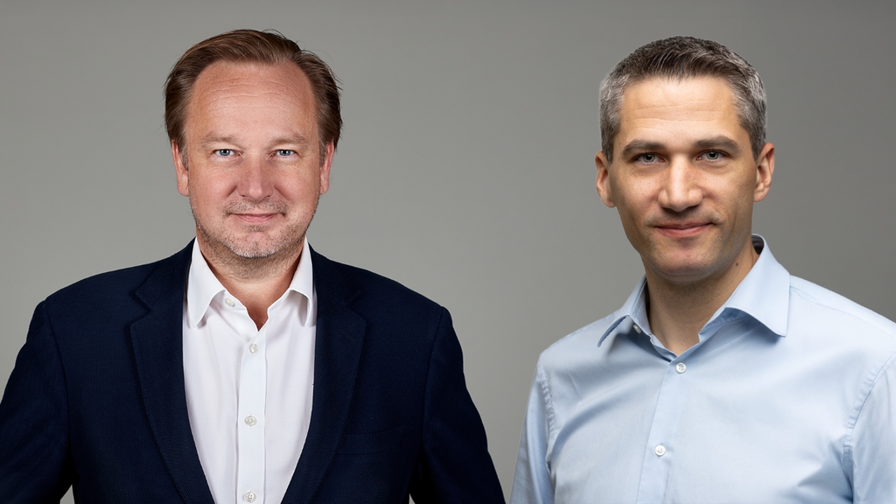 Da sinistra: Ronald den Elzen, Chief Digital & Technology Officer di Heineken, e Romain Apert, suo successore