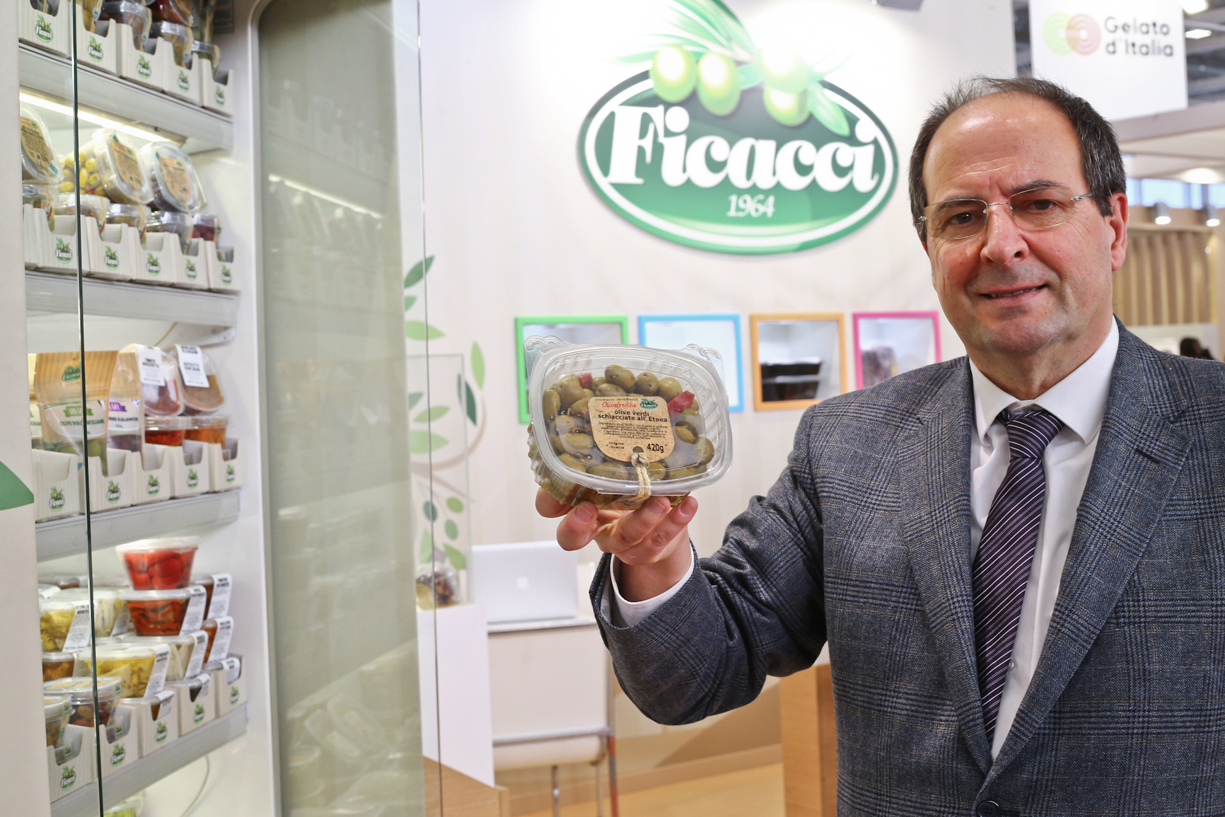 Giulio Spicciani presso stand Ficacci in occasione della fiera Marca 2019