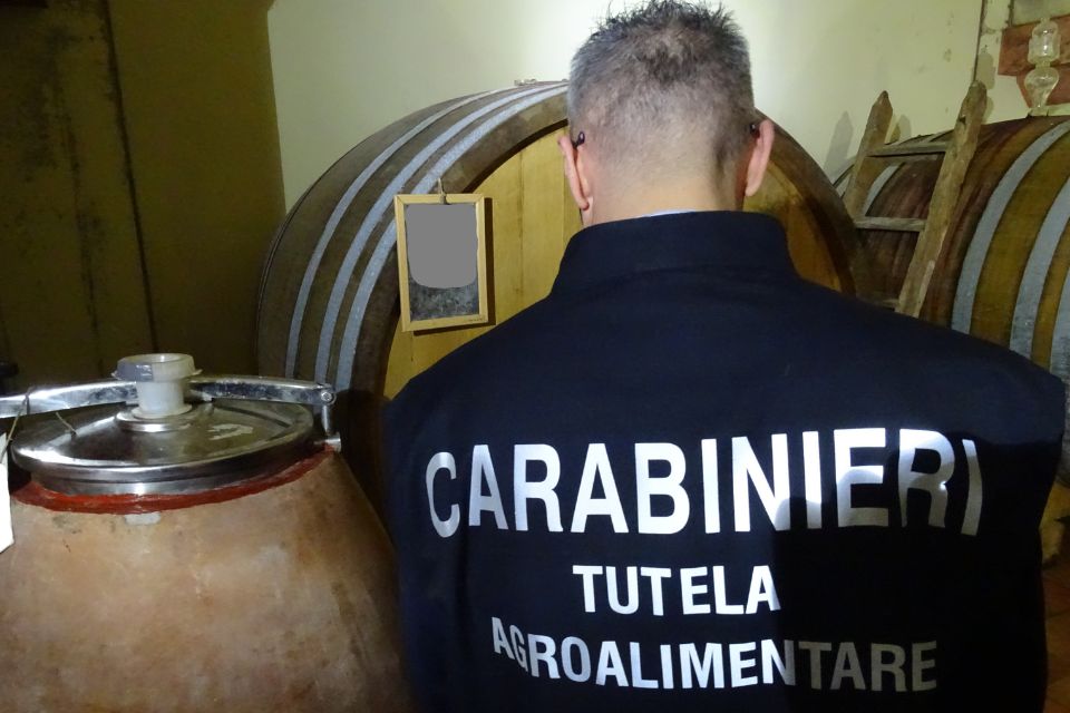 Carabinieri in azione per frode i commercio su falso zibibbo di Pantelleria a Marsala (TP)