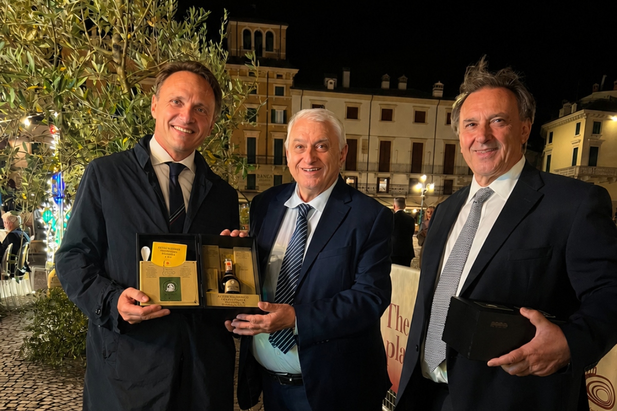Il ministro dell'Agricoltura, della Sovranità Alimentare e delle Foreste Francesco Lollobrigida, Enrico Corsini, presidente Consorzio Tutela Aceto Balsamico Tradizionale di Modena e Leonardo Giacobbazzi, vicepresidente del Consorzio