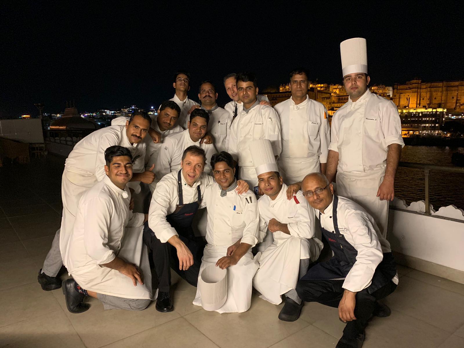 Gli chef del Quirinale Fabrizio Boca (Executive) e Massimo Sprega (della brigata) con colleghi indiani