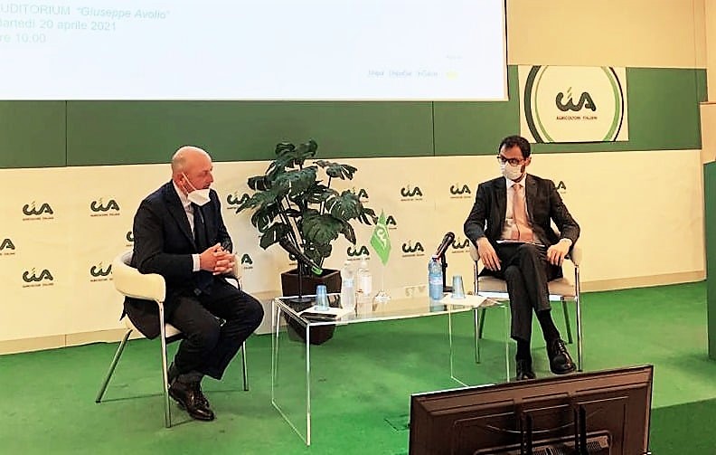 Il titolare del Mipaaf Stefano Patuanelli (a destra), ospite di Cia-Agricoltori italiani e del suo presidente Scanavino (a sinistra)