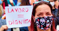 Lavoratrice in manifestazione