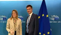 La presidente dell'Europarlamento Roberta Metsola con il presidente di Coldiretti Ettore Prandini