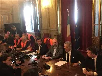 Il tavolo che il 9 gennaio 2019 ha riunito presso il Mipaaft a Roma il ministro Centinaio, Agrinsieme e gilet arancioni in rappresentanza degli agricoltori e olivicoltori pugliesi