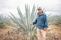 Velier, Progetto Palenque Spirits. Volti dei protagonisti e immagini delle piante di agave e della distillazione